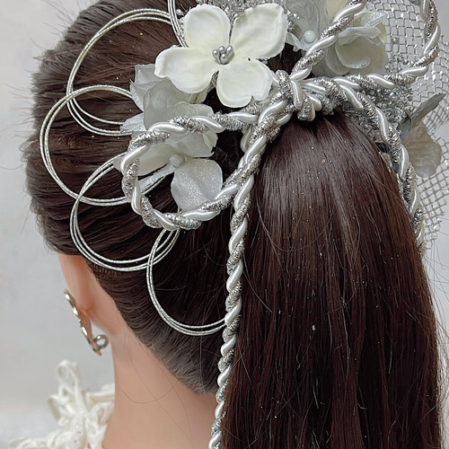 クールシルバー 髪飾り ランダムボールチェーン ホワイトシルバー 成人