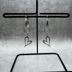 【パーツ取り外し可能】スタイリッシュなシルバーハートとシルバーフープのピアス　サージカルステンレス　かっこいい　モード 6枚目の画像