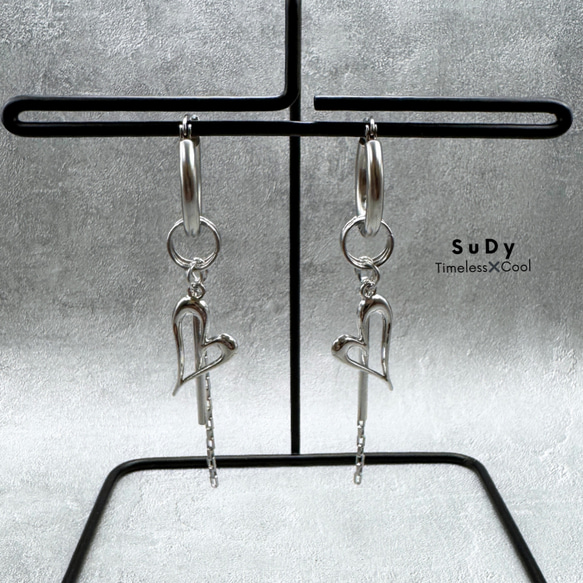 【パーツ取り外し可能】スタイリッシュなシルバーハートとシルバーフープのピアス　サージカルステンレス　かっこいい　モード 1枚目の画像