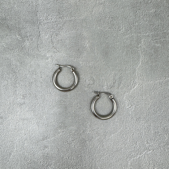 【パーツ取り外し可能】スタイリッシュなシルバーハートとシルバーフープのピアス　サージカルステンレス　かっこいい　モード 9枚目の画像