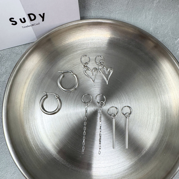 【パーツ取り外し可能】スタイリッシュなシルバーハートとシルバーフープのピアス　サージカルステンレス　かっこいい　モード 3枚目の画像