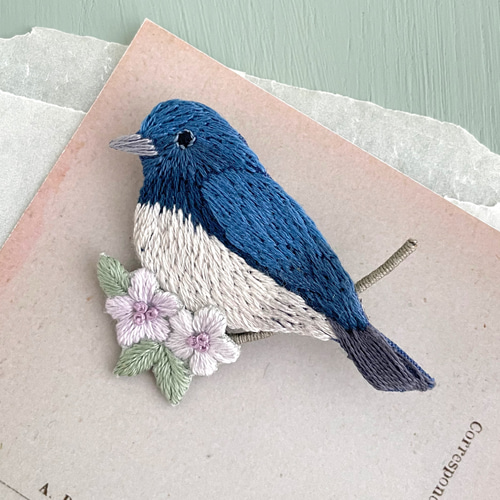 オオルリの刺繍ブローチ＊小鳥＊ブルー ブローチ capriccio 通販