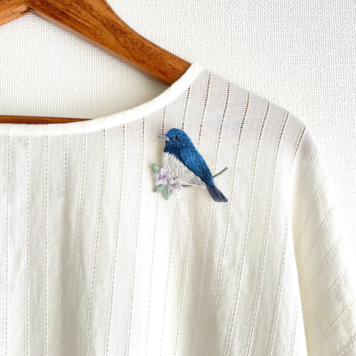 オオルリの刺繍ブローチ＊小鳥＊ブルー ブローチ capriccio 通販
