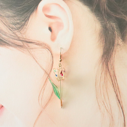 押し花ディップアートの上向きチューリップピアス/イヤリング クリア