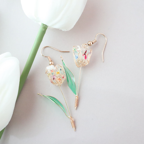 押し花ディップアートの上向きチューリップピアス/イヤリング