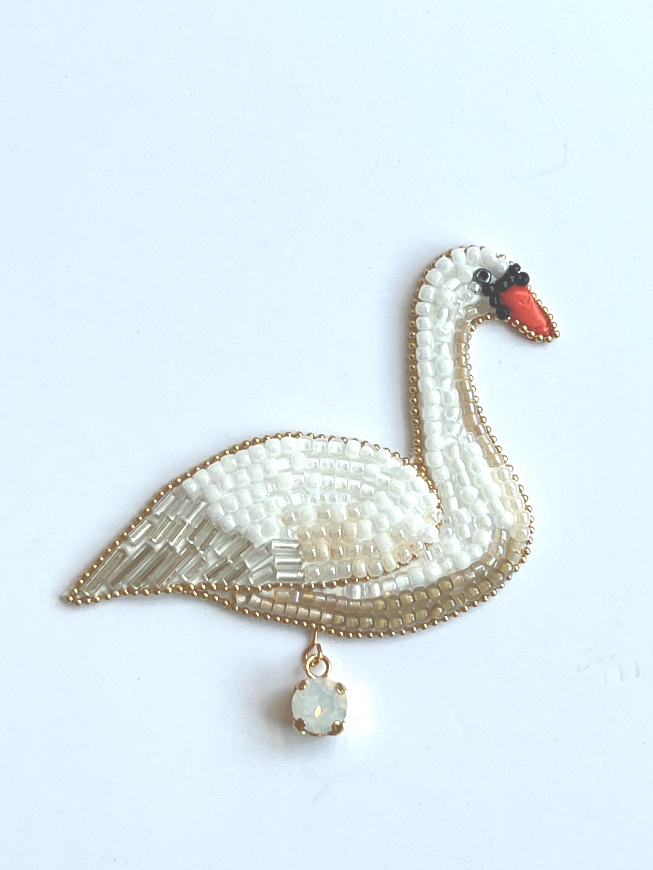 あなたを守る誕生鳥シリーズ　10月　白鳥　ブローチ 5,120円