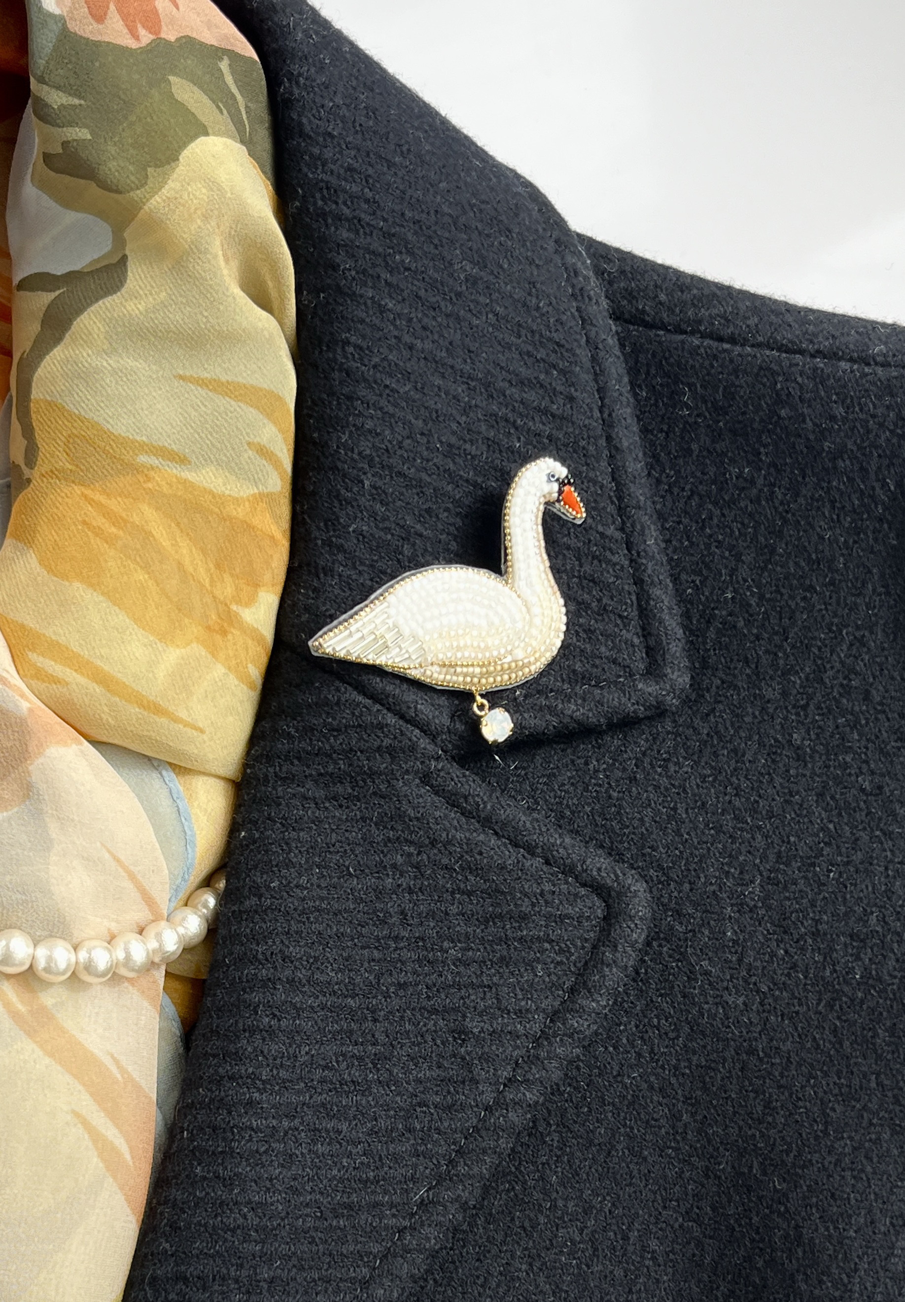 あなたを守る誕生鳥シリーズ　10月　白鳥　ブローチ