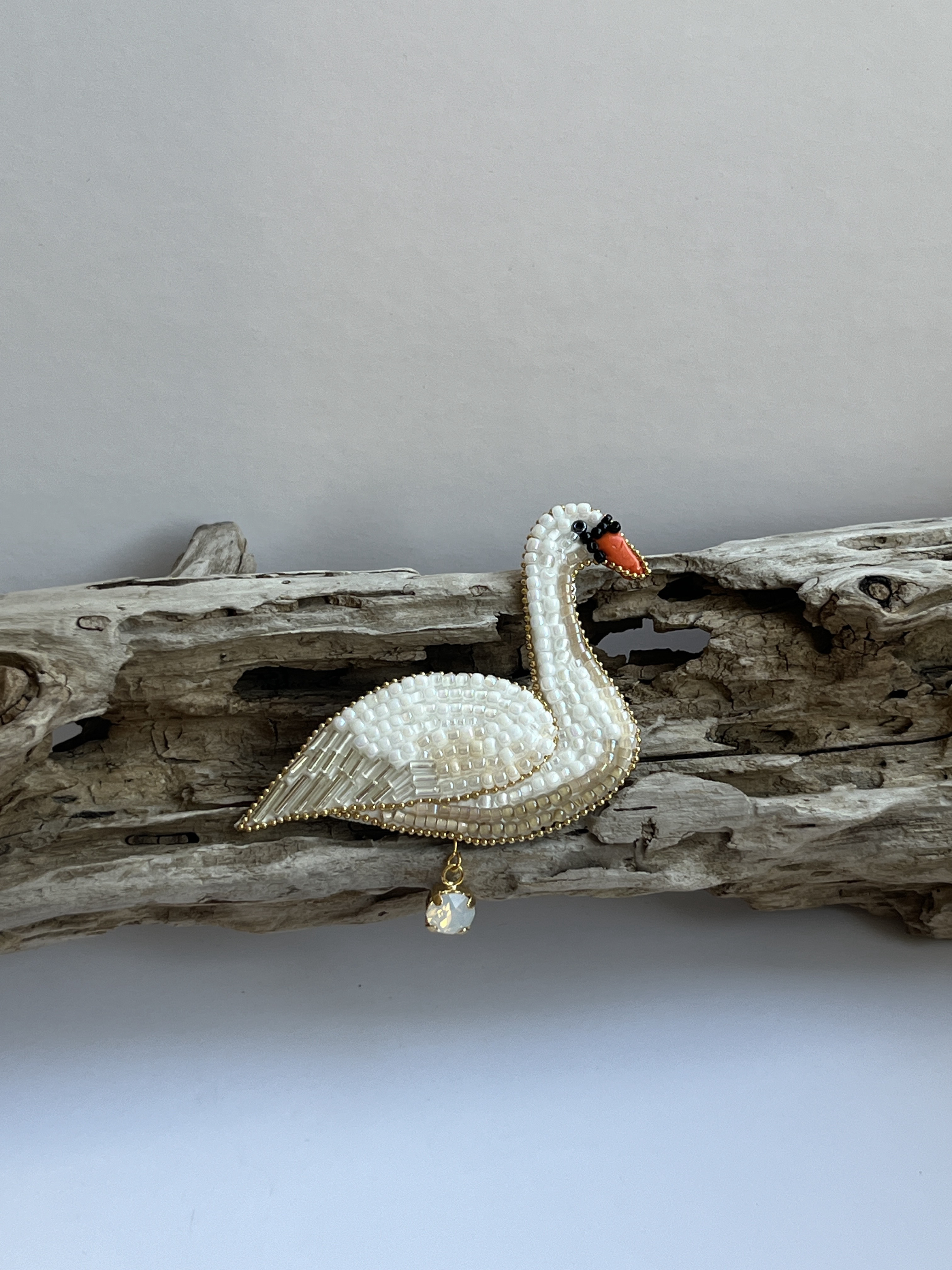 あなたを守る誕生鳥シリーズ　10月　白鳥　ブローチ