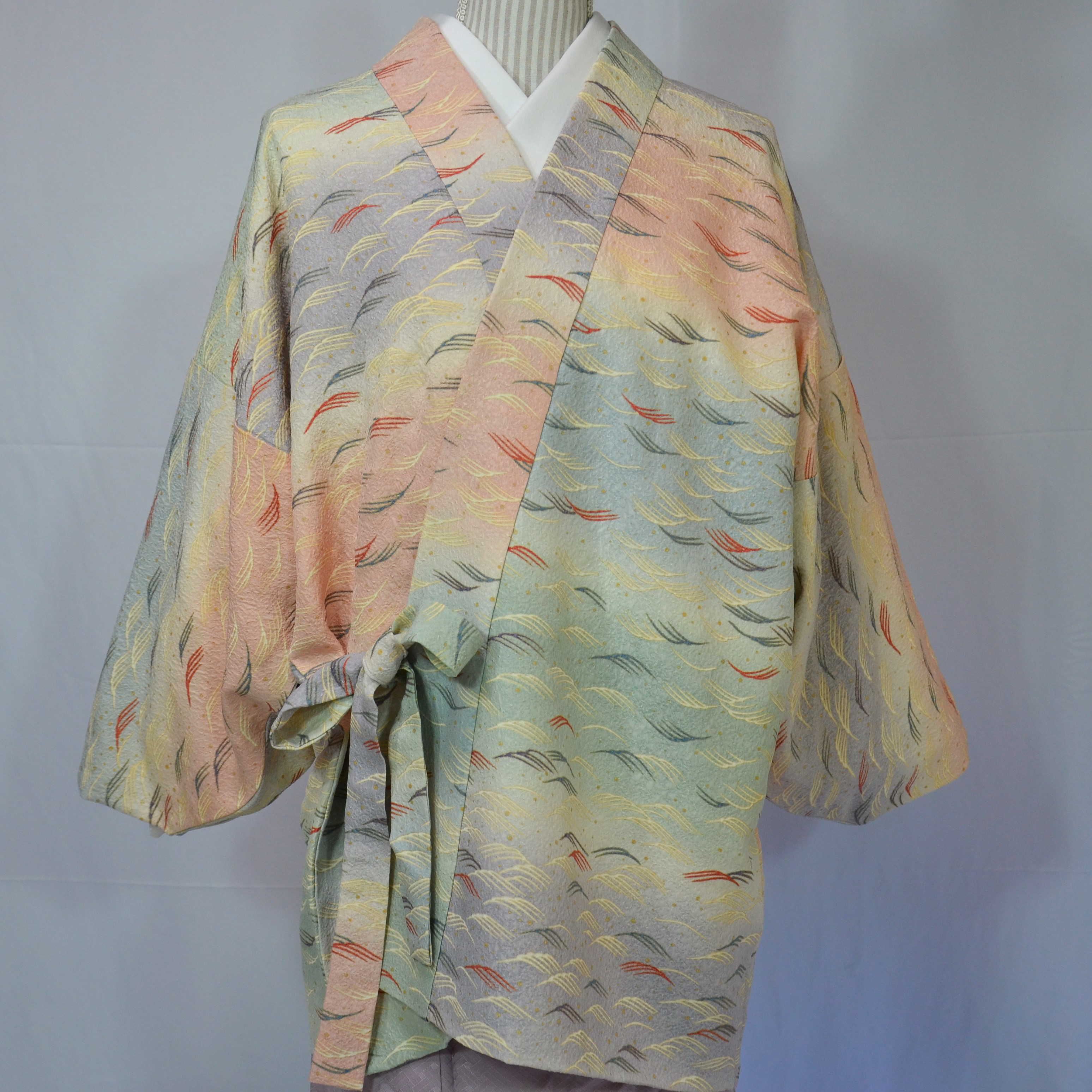 色を変える波のまにまに金色のきららがまたたく膨れ織の和着