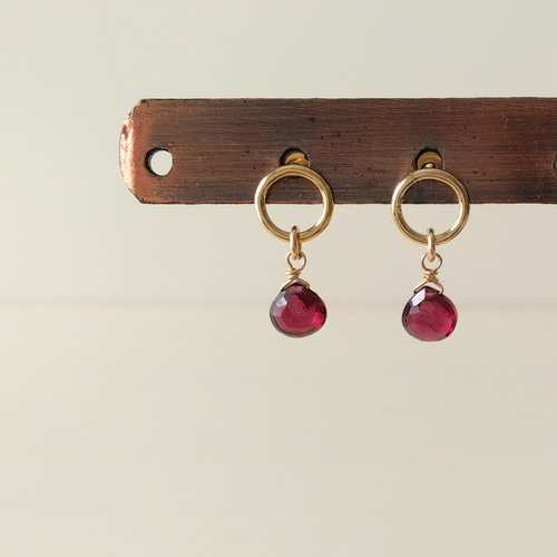 ガーネットのマルピアス(14kgf) ピアス（スタッド・一粒） Nerine 通販
