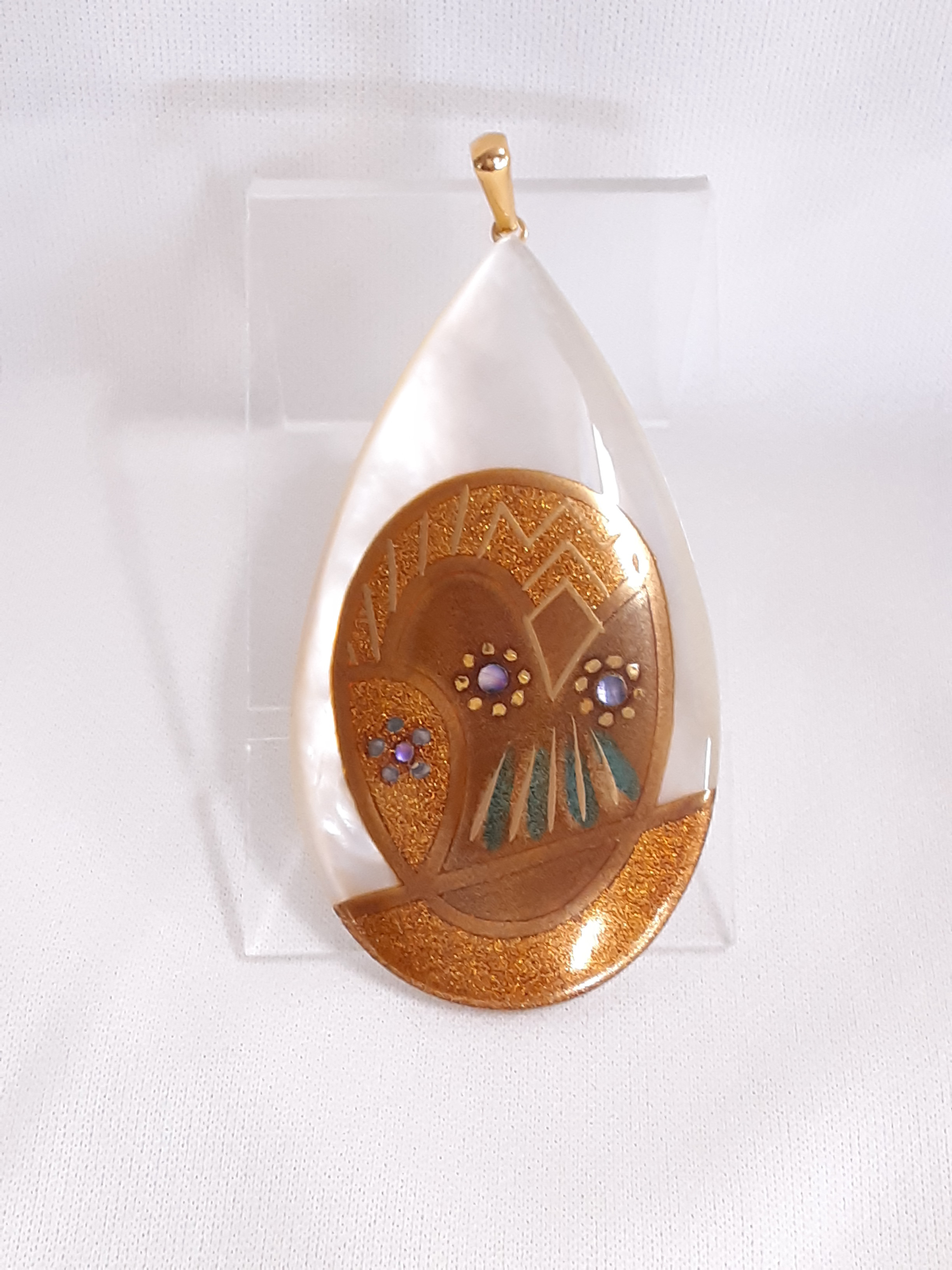 輪島塗蒔絵螺鈿細工入り白蝶貝ペンダントトップ（ふくろう）