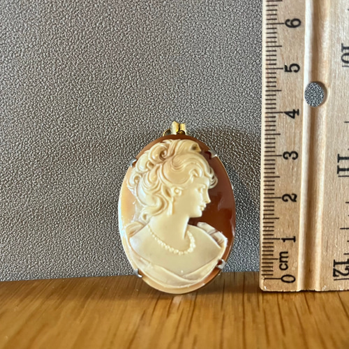 カメオ CAMEO ブローチ 2WAY SILVER ヴィンテージ 美品 です。 シェル カメオ ブローチ SILVER 2WAY ヴィンテージ 美品（ケース