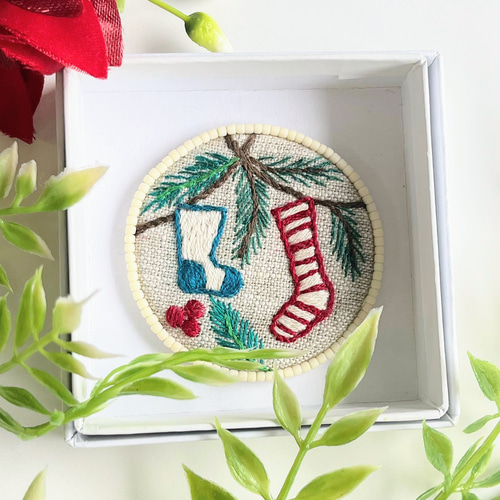 ビーズで飾ったクリスマスの刺繍ブローチ【christmas】#305 ビーズで飾ったクリスマスの刺繍ブローチ【christmas】#305