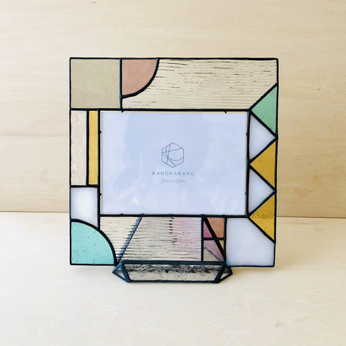 やさしく思い出を彩るステンドグラスフォトフレーム ～ステンドグラス