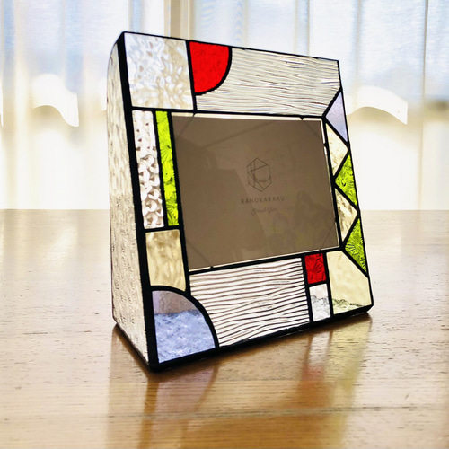 鮮やかに思い出を彩るステンドグラスフォトスタンド フォトフレーム