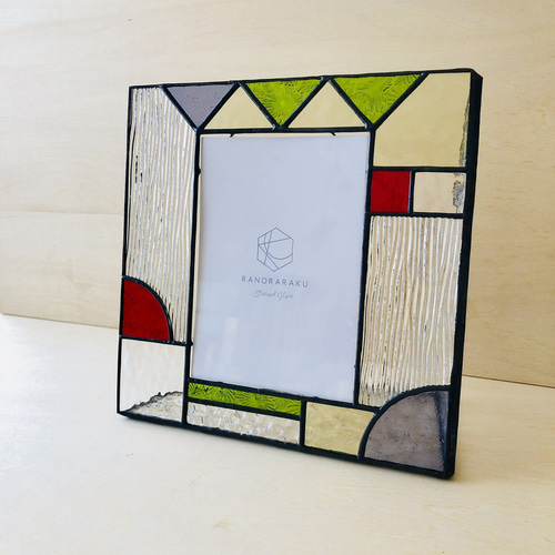 鮮やかに思い出を彩るステンドグラスフォトスタンド フォトフレーム