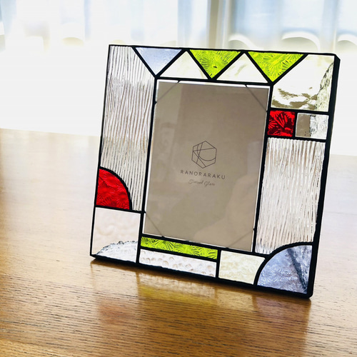 鮮やかに思い出を彩るステンドグラスフォトスタンド フォトフレーム