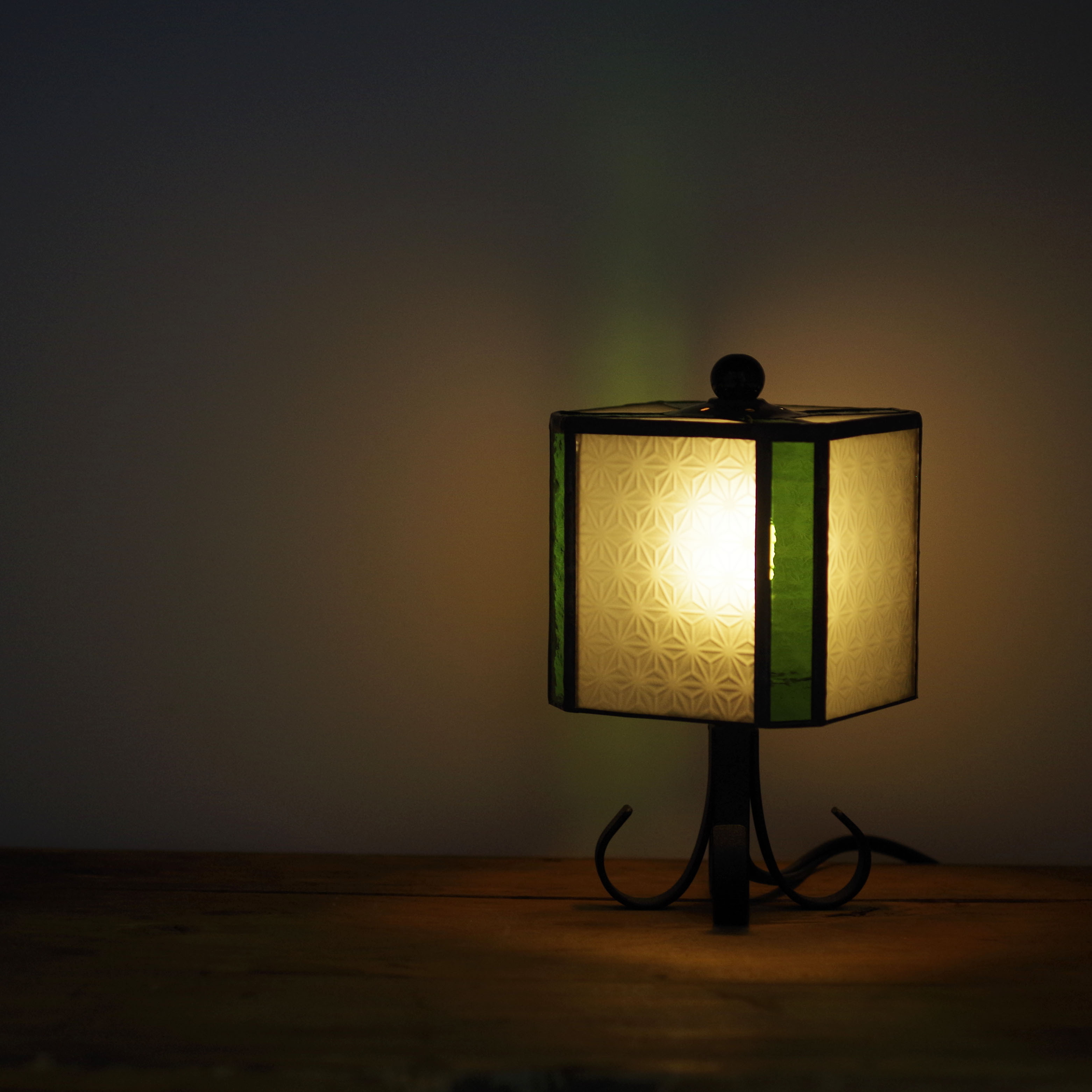 麻の葉ステンドグラスランプ 12,210円