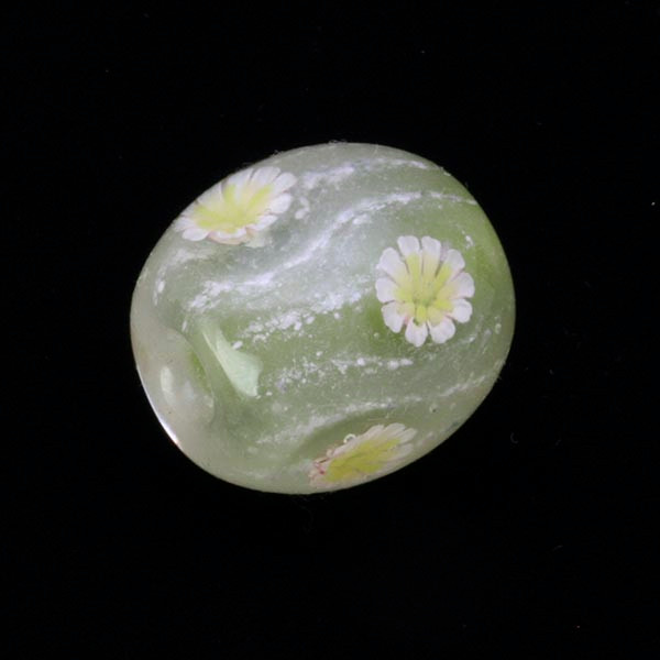 とんぼ玉　ガラス　花　乳白グリーン