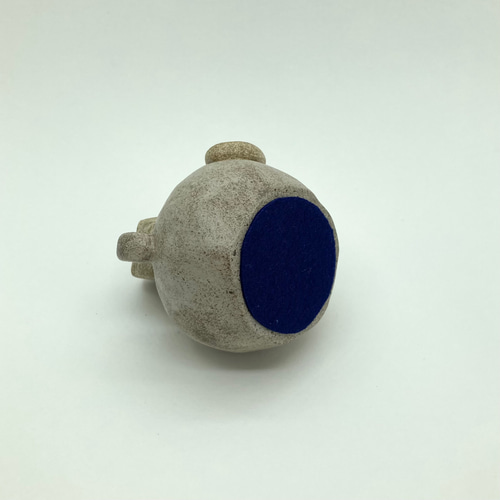 おうちクマのオブジェ 頭にお家をのせたかわいい熊さんの置物 陶器の