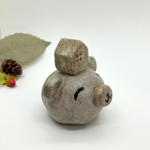 おうちクマのオブジェ 頭にお家をのせたかわいい熊さんの置物