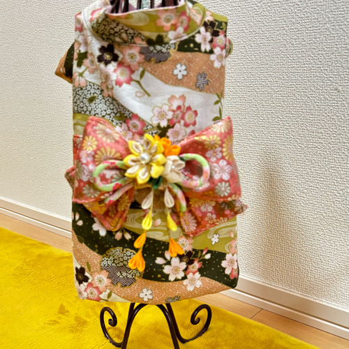 ☆新作犬服⭐︎ つまみ細工帯飾り付き 犬用着物 女の子用 桜 グリーン