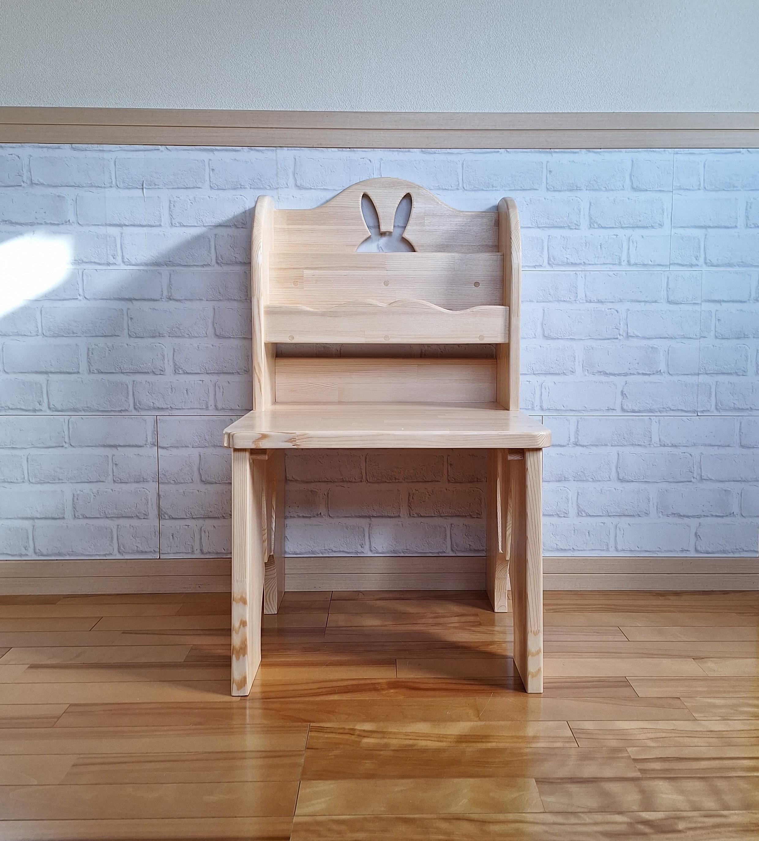 オーダー可能　可愛いウサギさんの絵本棚＋ウサギさんのキッズテーブル　オプションでウサギさんの子供イスも選べる