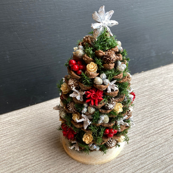 本物みたいなクリスマスツリー　ハンドメイド　ヒムロスギ　モミの木 一点物【クリスマス】木の実とヒムロスギのクリスマスツリー