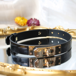 高級感溢れる艶感のブラックレザーチョーカー シンプル クラシック