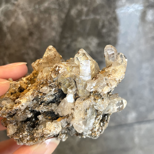 天然 水晶 原石 銀雲 母 曹長 石 付 6.1Kg 雲母入り ヒマラヤ水晶 原石[t726-1436]