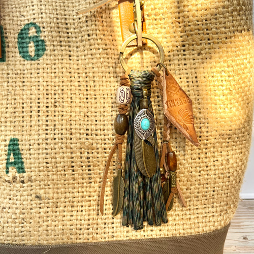 タッセルキーホルダー パラコード レザー バッグチャーム バッグ