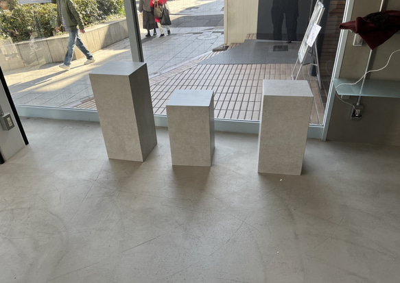 石っぽいディスプレイラック 3枚目の画像