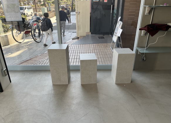 石っぽいディスプレイラック 6枚目の画像