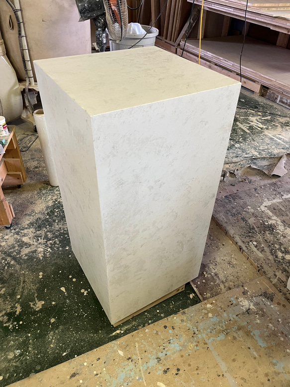 石っぽいディスプレイラック 5枚目の画像