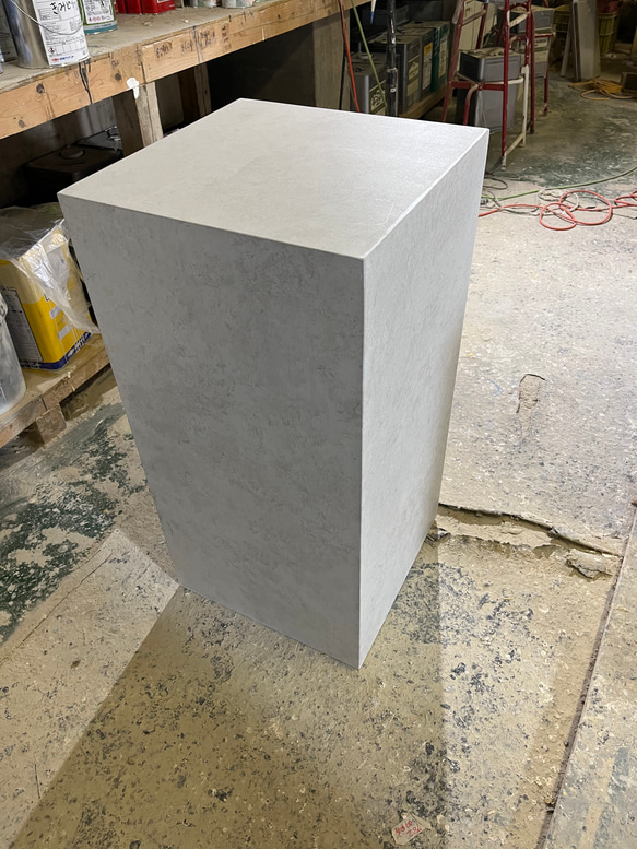 石っぽいディスプレイラック 2枚目の画像