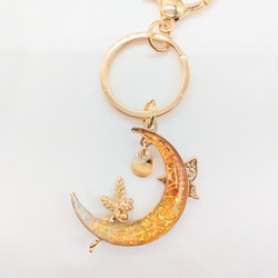 妖精が月に佇むキーホルダー 2枚目の画像