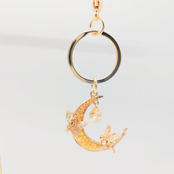 妖精が月に佇むキーホルダー 3枚目の画像