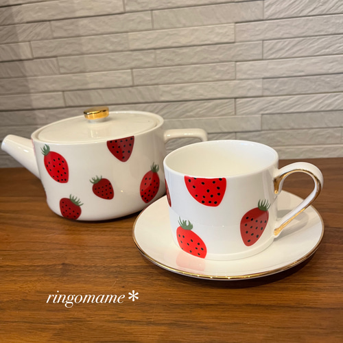 北欧*ストロベリーのカップandソーサーセット* 茶碗・めし碗
