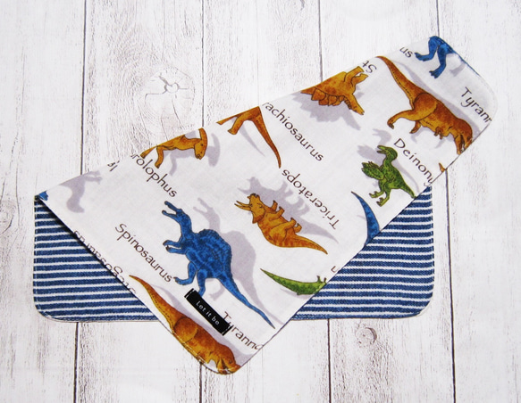 大人のガーゼハンカチ☆恐竜とシルエット（24㎝×24㎝） 3枚目の画像