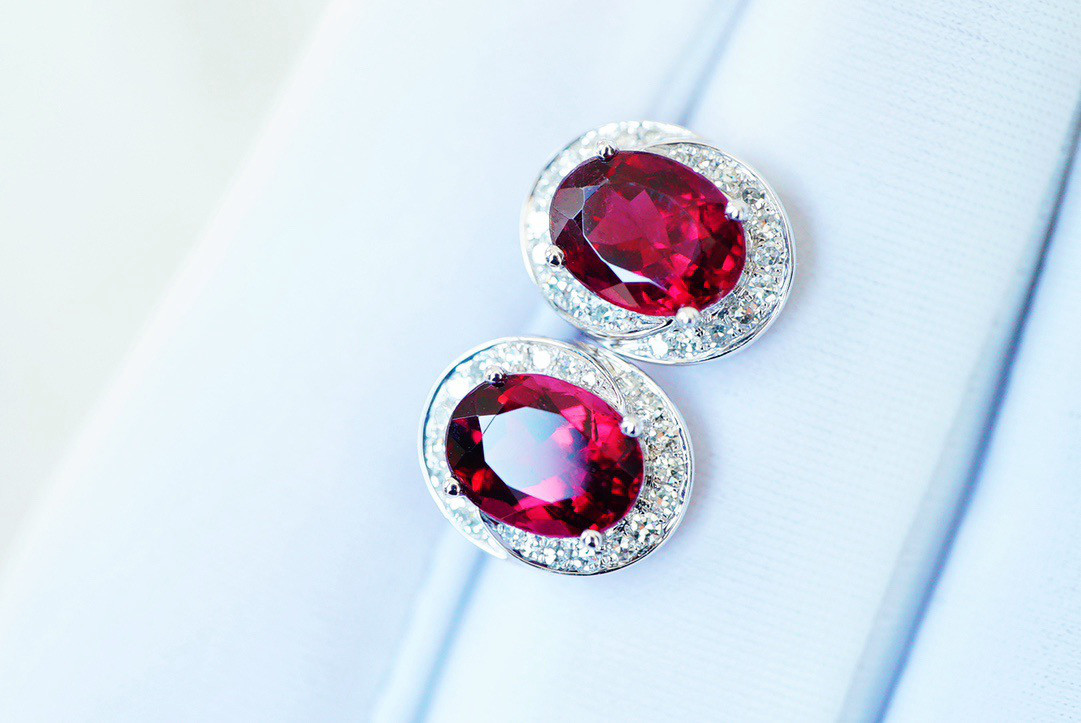 「高貴」K18  天然深紅トルマリン　天然ダイヤモンド　上品　幸運　友情　希望　10月誕生石　3.15ct ピアス