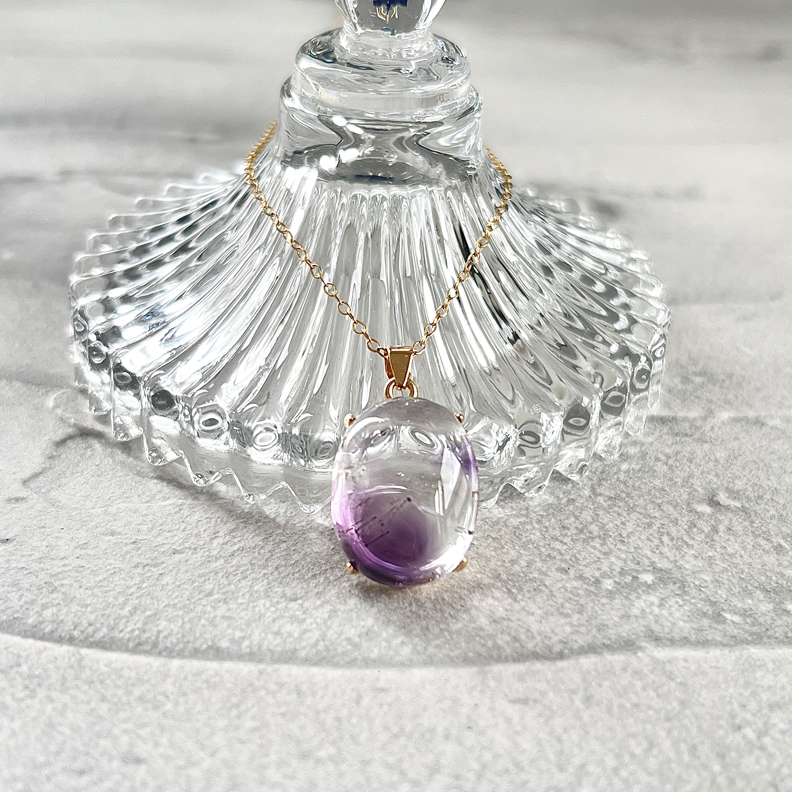 宝石質アメジストエレスチャルAAA☆オーバル17×13.5mm☆爪留め・一粒ネックレス
