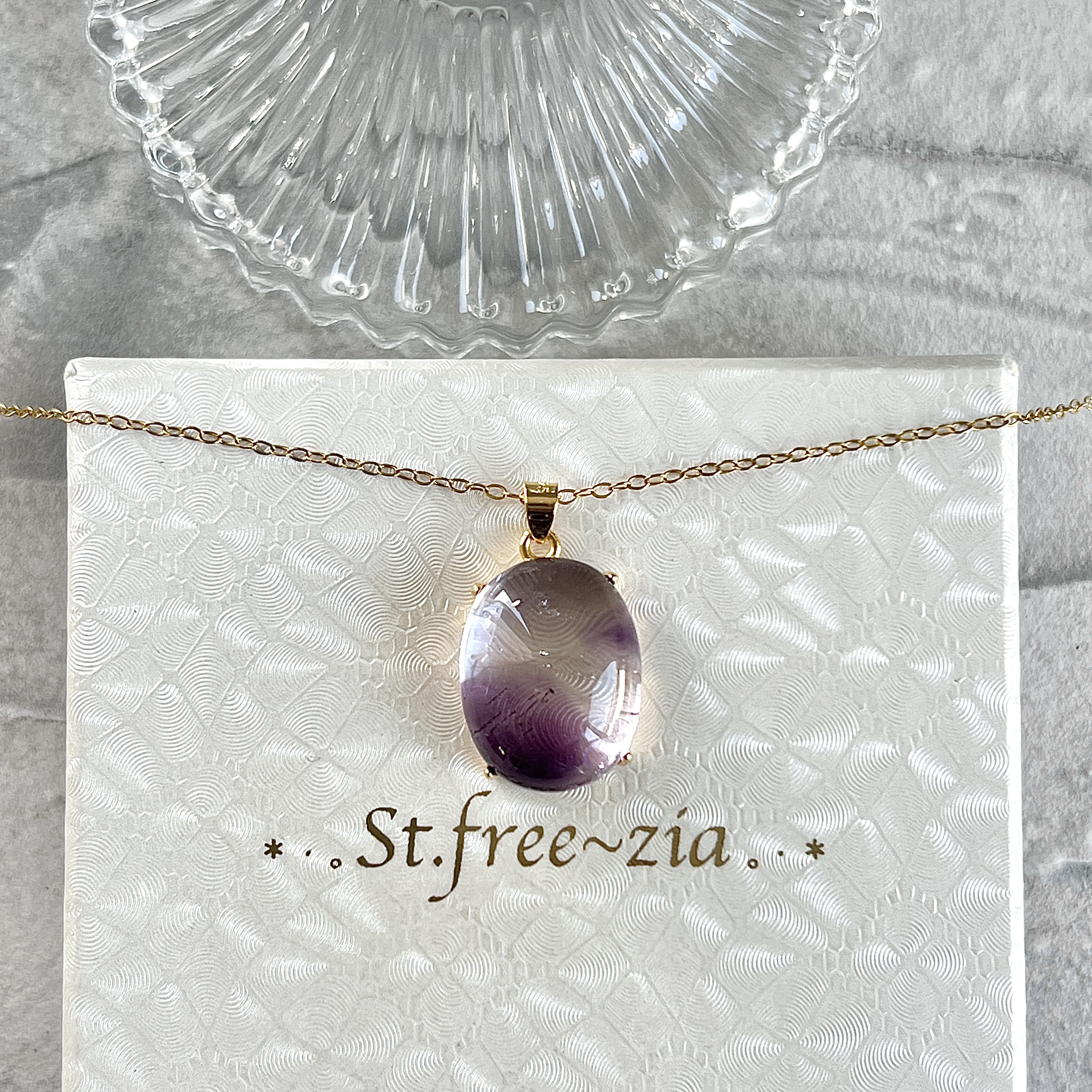 宝石質アメジストエレスチャルAAA☆オーバル17×13.5mm☆爪留め・一粒ネックレス