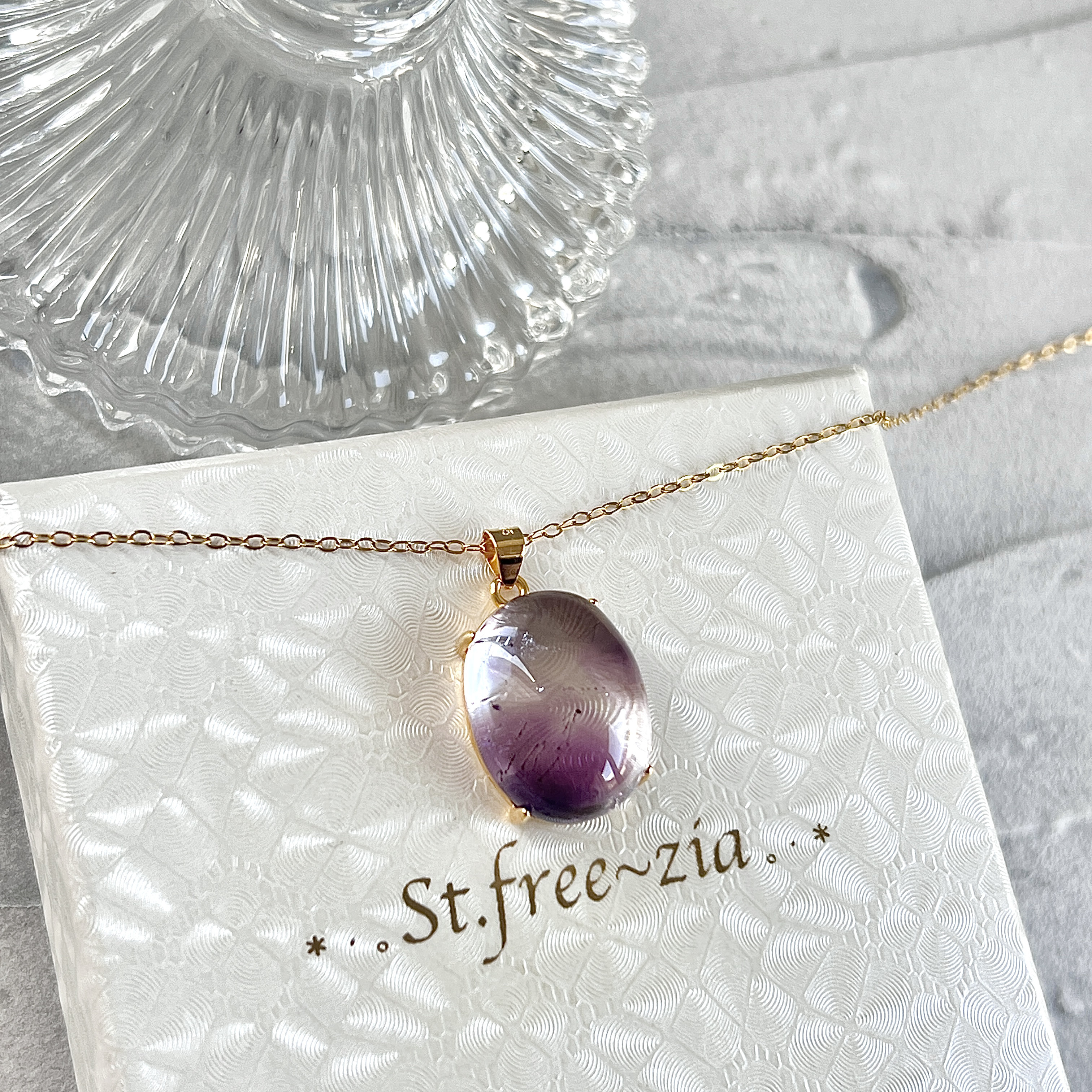 宝石質アメジストエレスチャルAAA☆オーバル17×13.5mm☆爪留め・一粒ネックレス