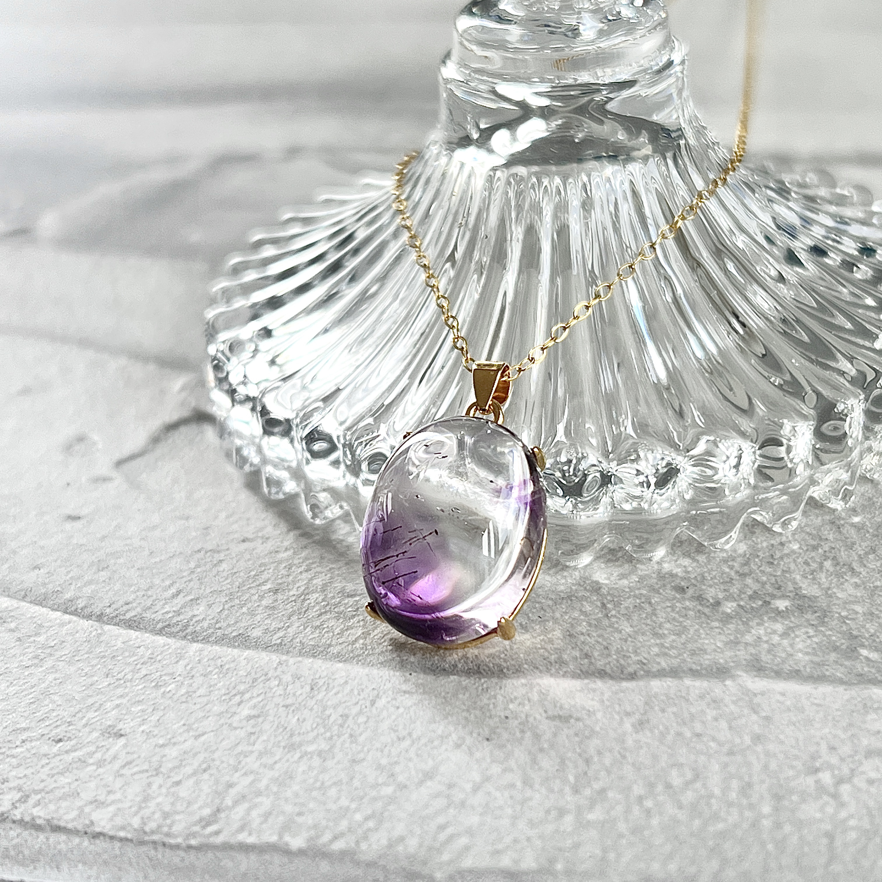 宝石質アメジストエレスチャルAAA☆オーバル17×13.5mm☆爪留め・一粒ネックレス