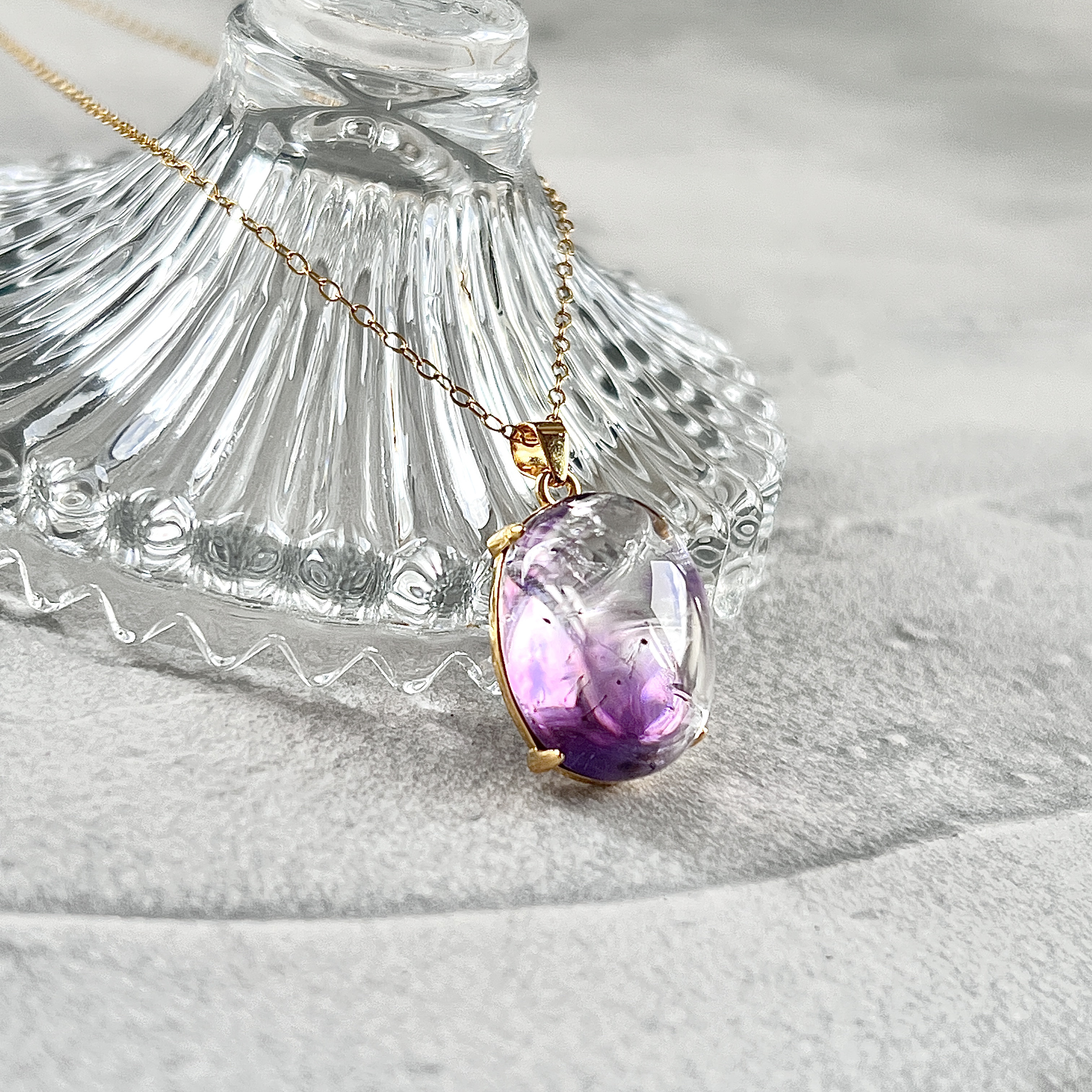 宝石質アメジストエレスチャルAAA☆オーバル17×13.5mm☆爪留め・一粒ネックレス
