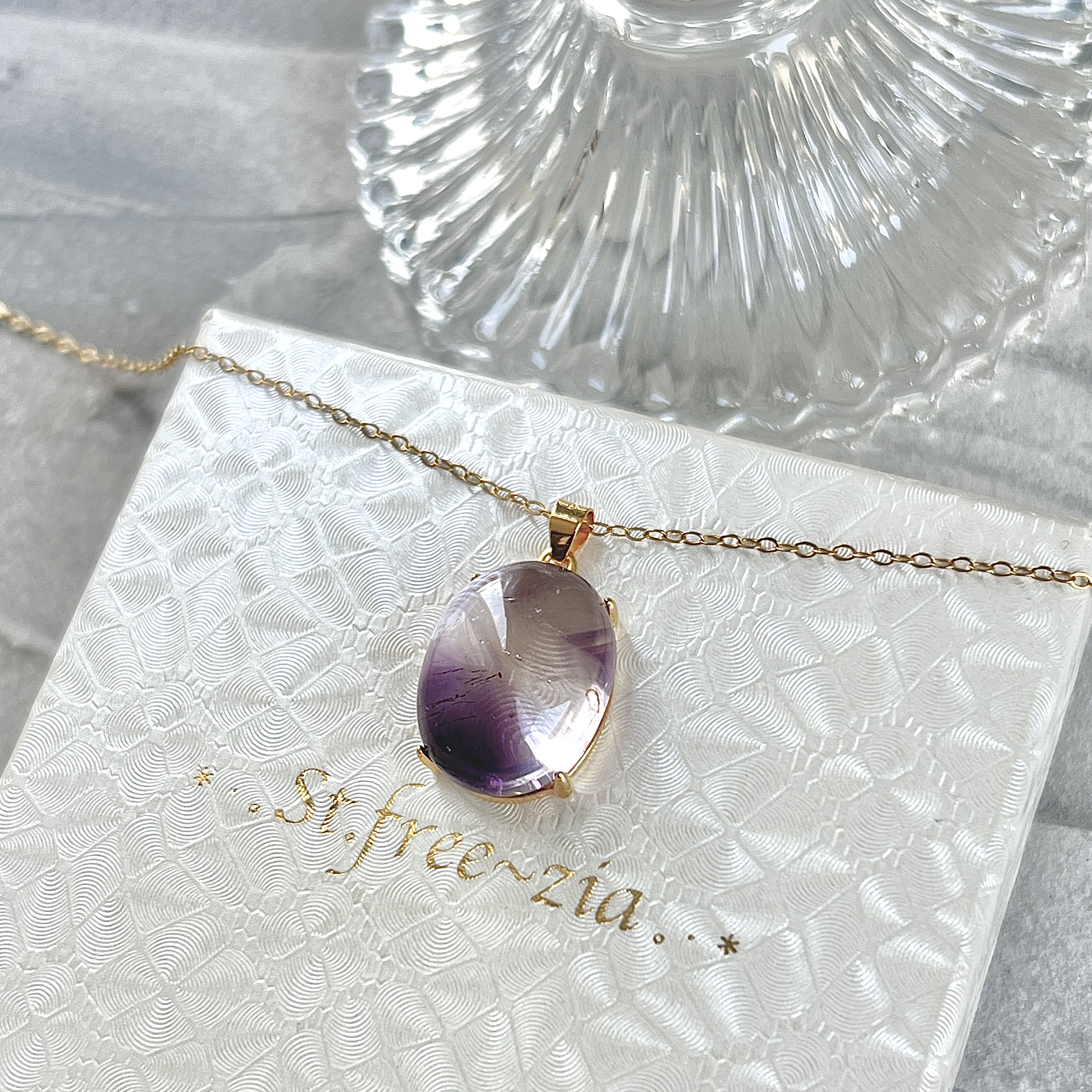 宝石質アメジストエレスチャルAAA☆オーバル17×13.5mm☆爪留め・一粒ネックレス