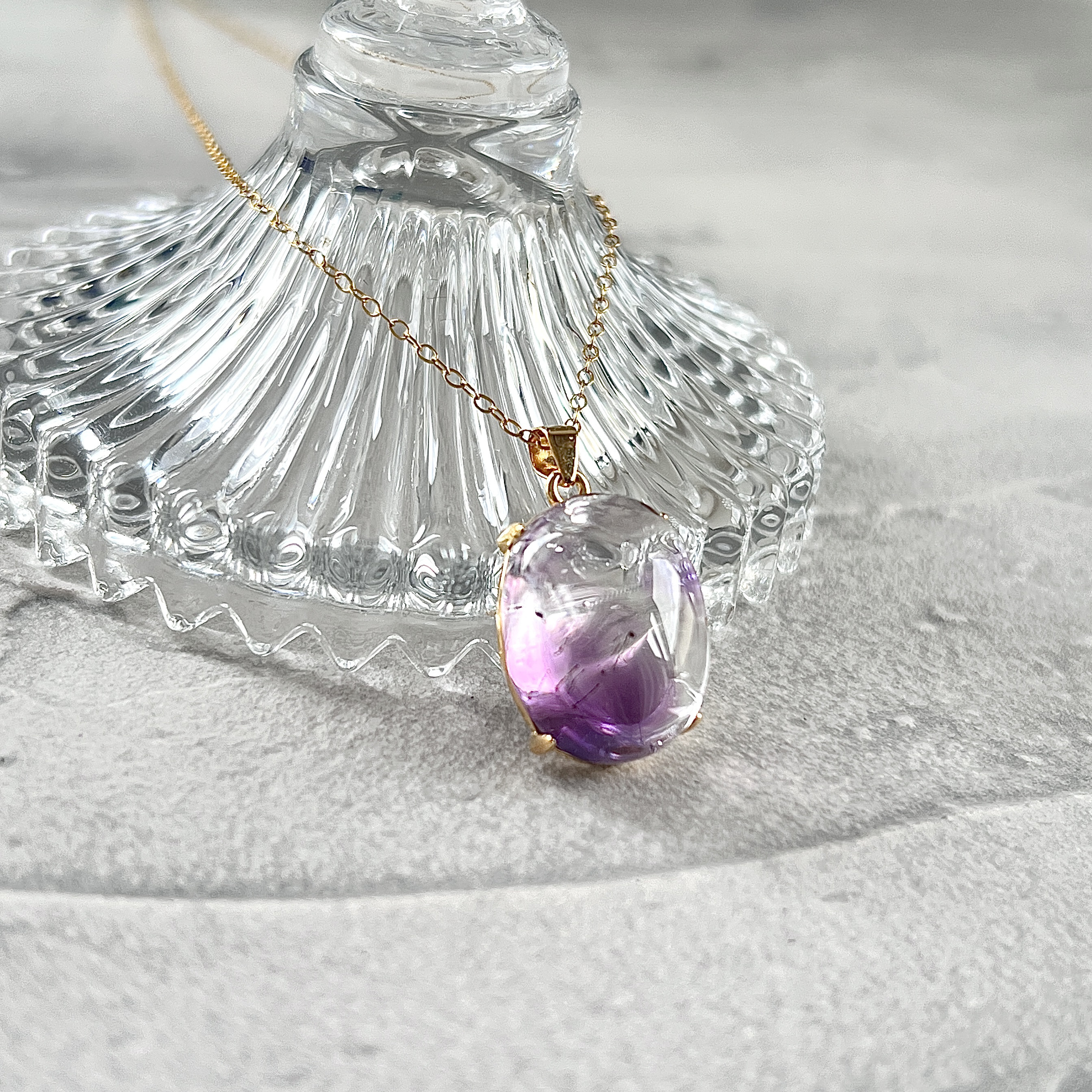 宝石質アメジストエレスチャルAAA☆オーバル17×13.5mm☆爪留め・一粒ネックレス
