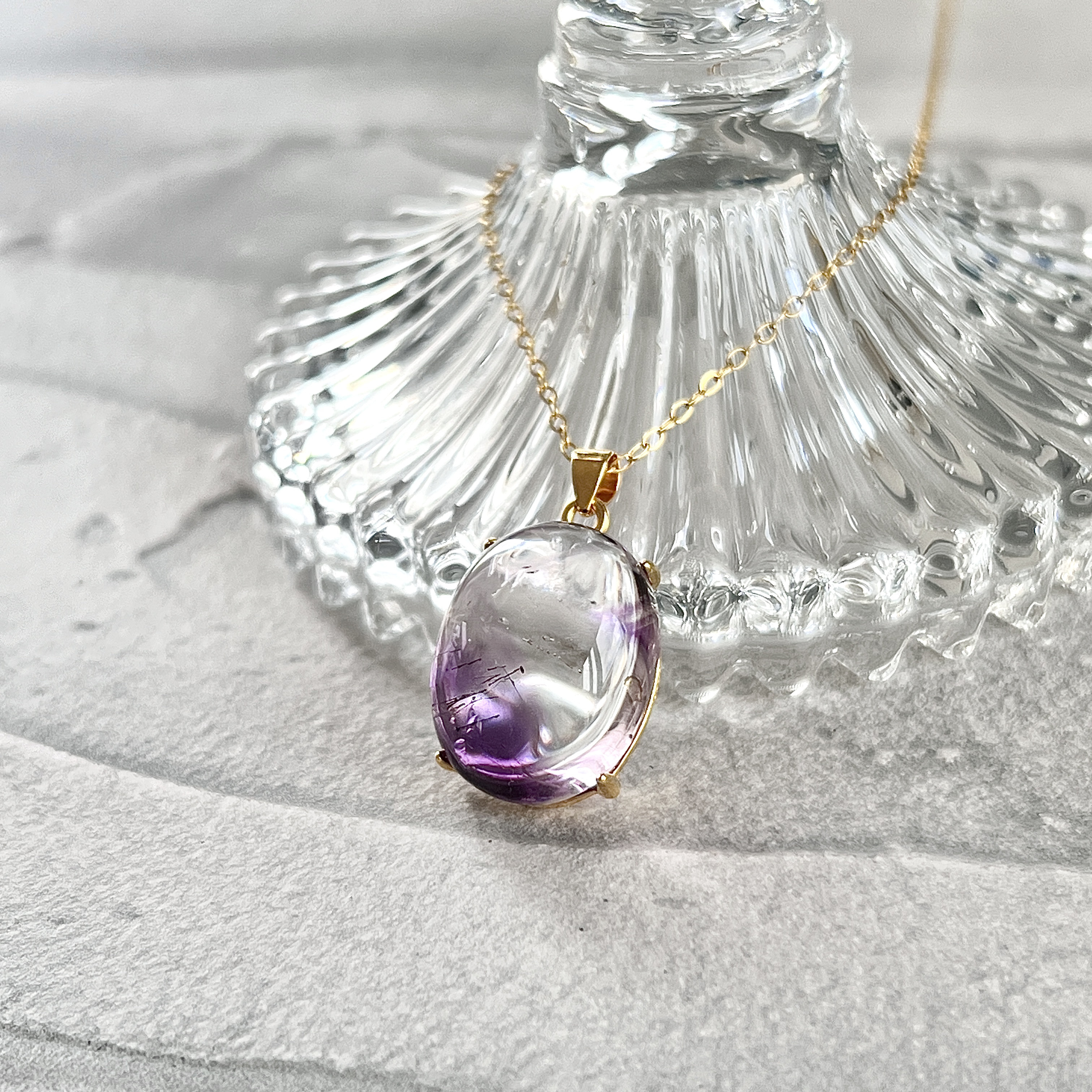 宝石質アメジストエレスチャルAAA☆オーバル17×13.5mm☆爪留め・一粒ネックレス