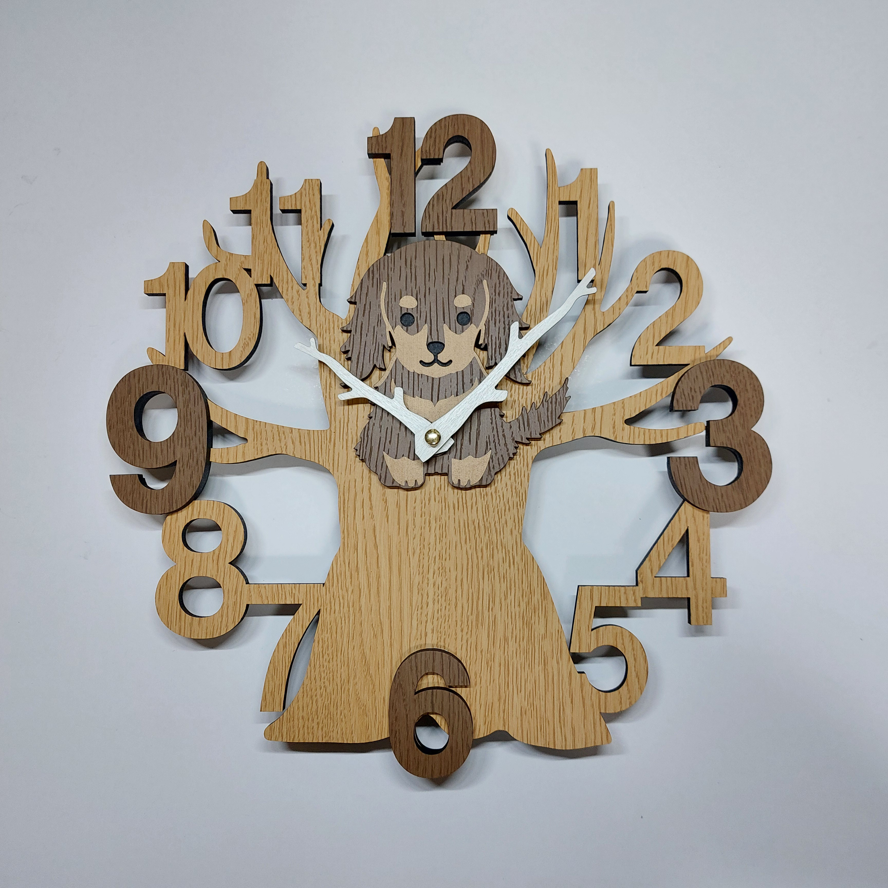 【期間限定値下げ3000円引き】名入れ・文字入れ　木とワンちゃん　3Dデザイン 静音壁掛け時計　ダックスフンド　茶色