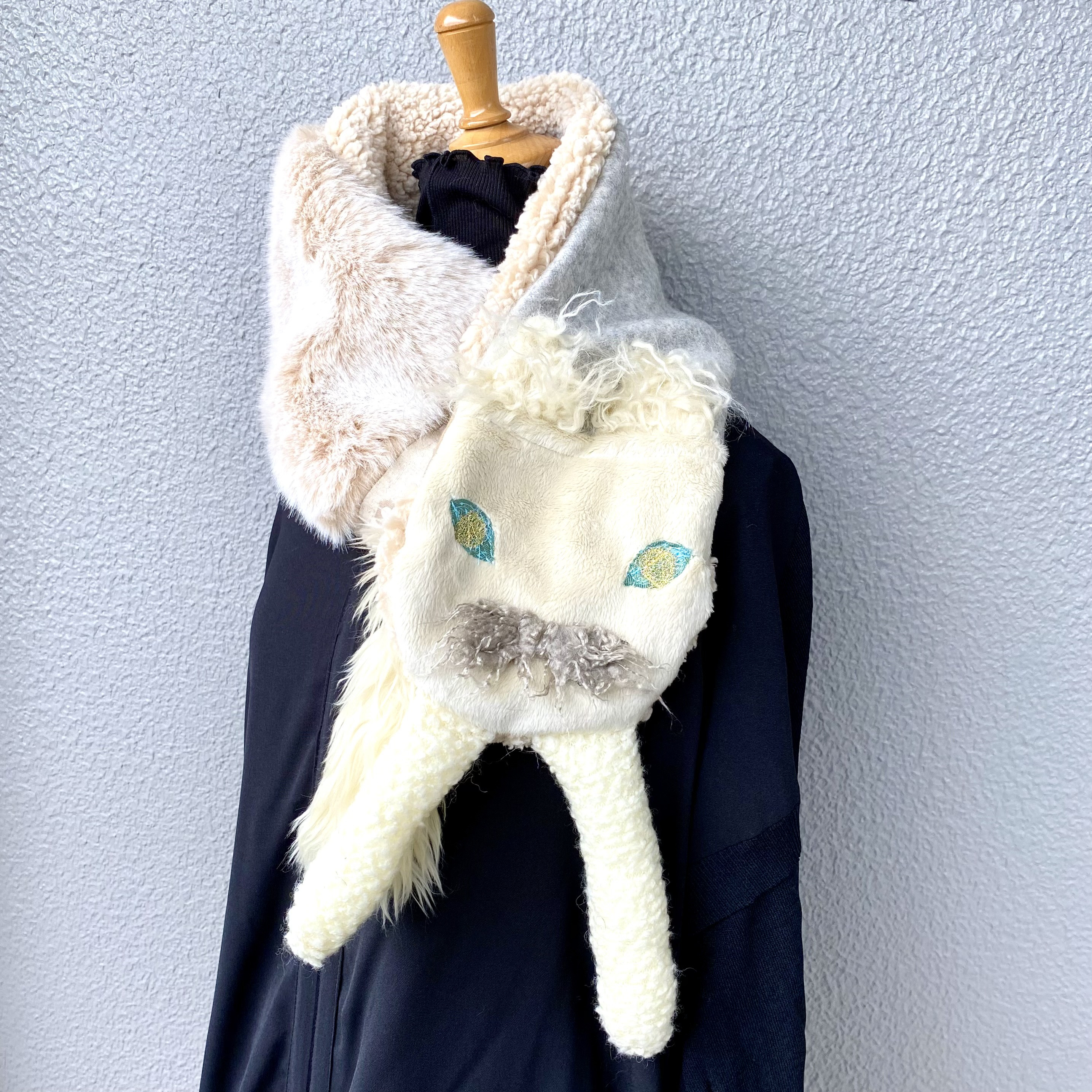 簡単装着、マグネット式！旅するニャンコマフラー(ホワイト)